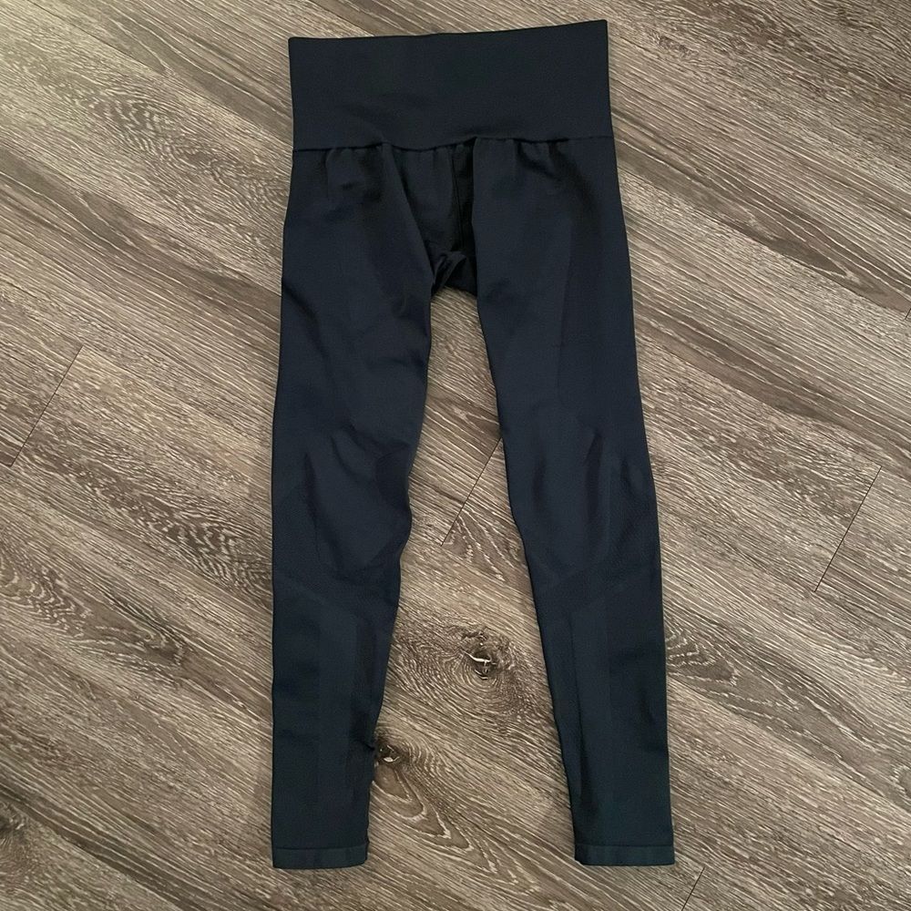 High-Waist Black Leggings with Wide Waistband
